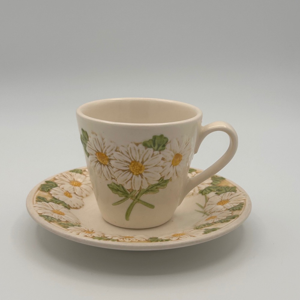 Metlox Poppytrail Daisy Tea Cup Saucer Set Cream Cottagecore Floral Vintage‎